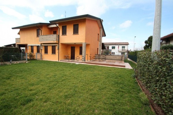 casa indipendente in vendita a Santa Maria di Sala in zona Caselle