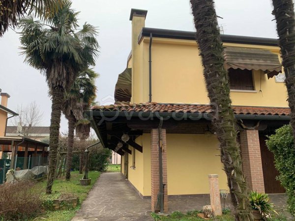 casa indipendente in vendita a Santa Maria di Sala in zona Caselle