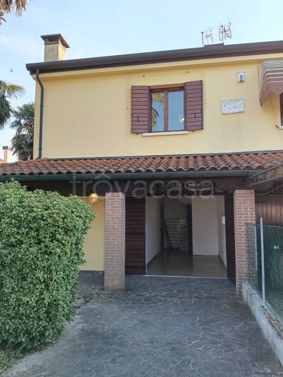 casa indipendente in vendita a Santa Maria di Sala in zona Caselle