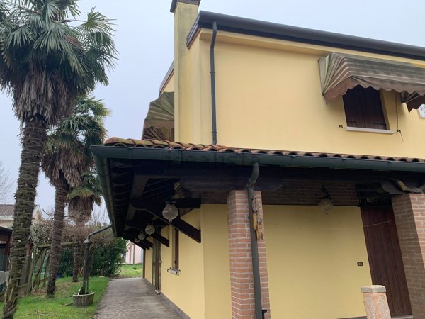 casa indipendente in vendita a Santa Maria di Sala in zona Caselle