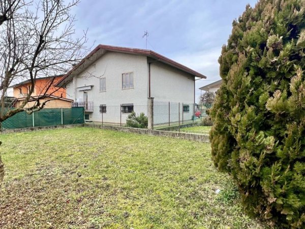 intera palazzina in vendita a Santa Maria di Sala in zona Caselle