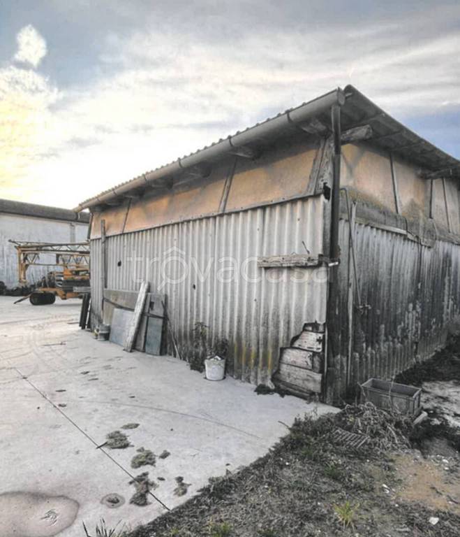 locale commerciale in vendita a Santa Maria di Sala in zona Veternigo