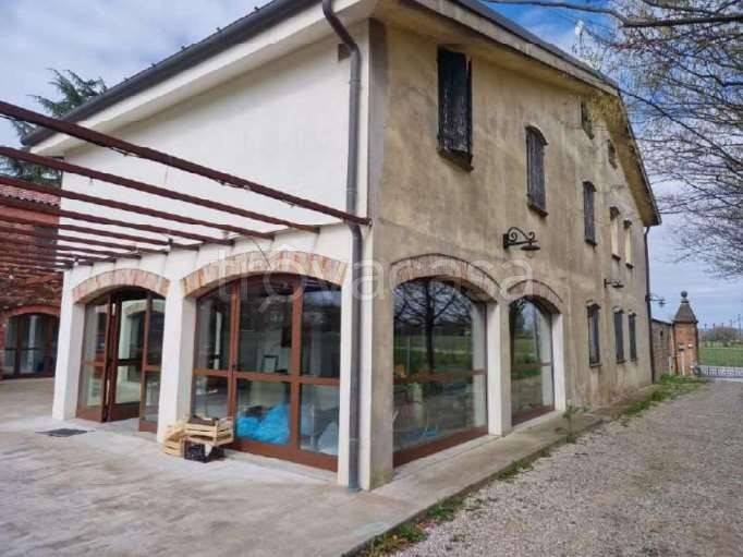 negozio in vendita a Santa Maria di Sala in zona Stigliano