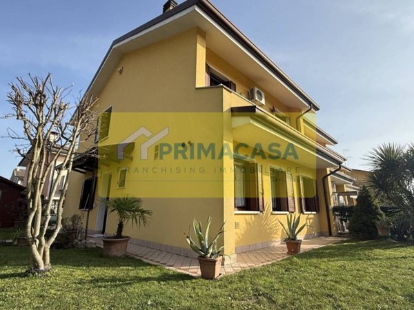 casa indipendente in vendita a Santa Maria di Sala in zona Caltana