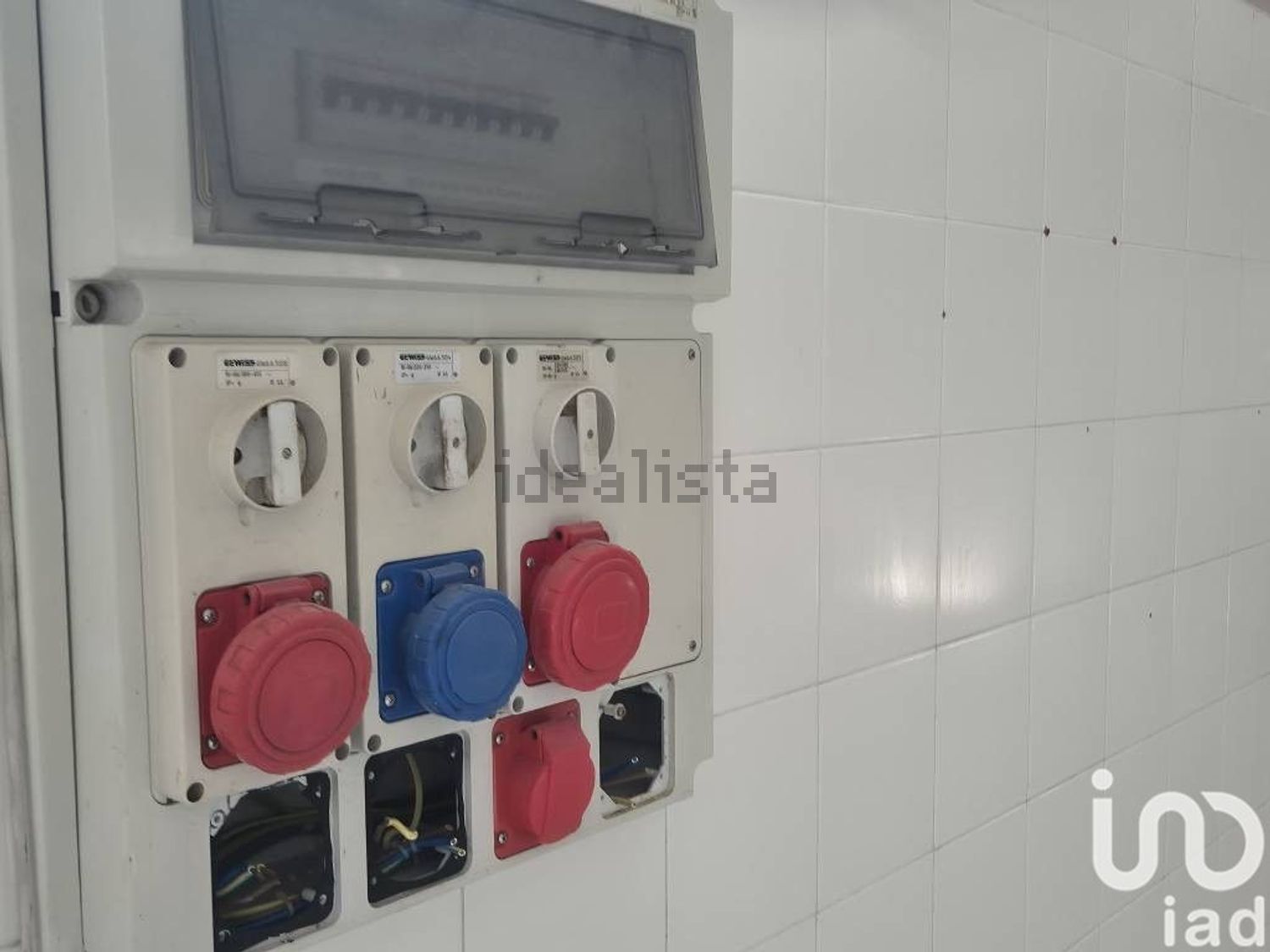 negozio in vendita a Santa Maria di Sala in zona Caselle