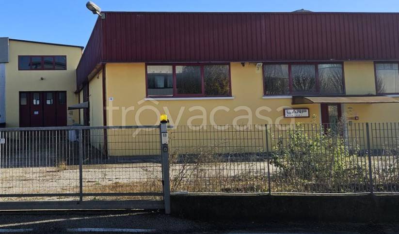 locale commerciale in vendita a Santa Maria di Sala