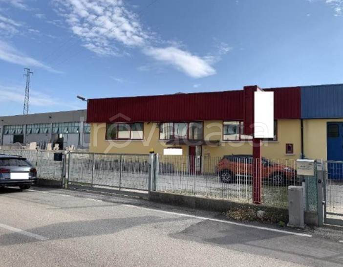 locale commerciale in vendita a Santa Maria di Sala