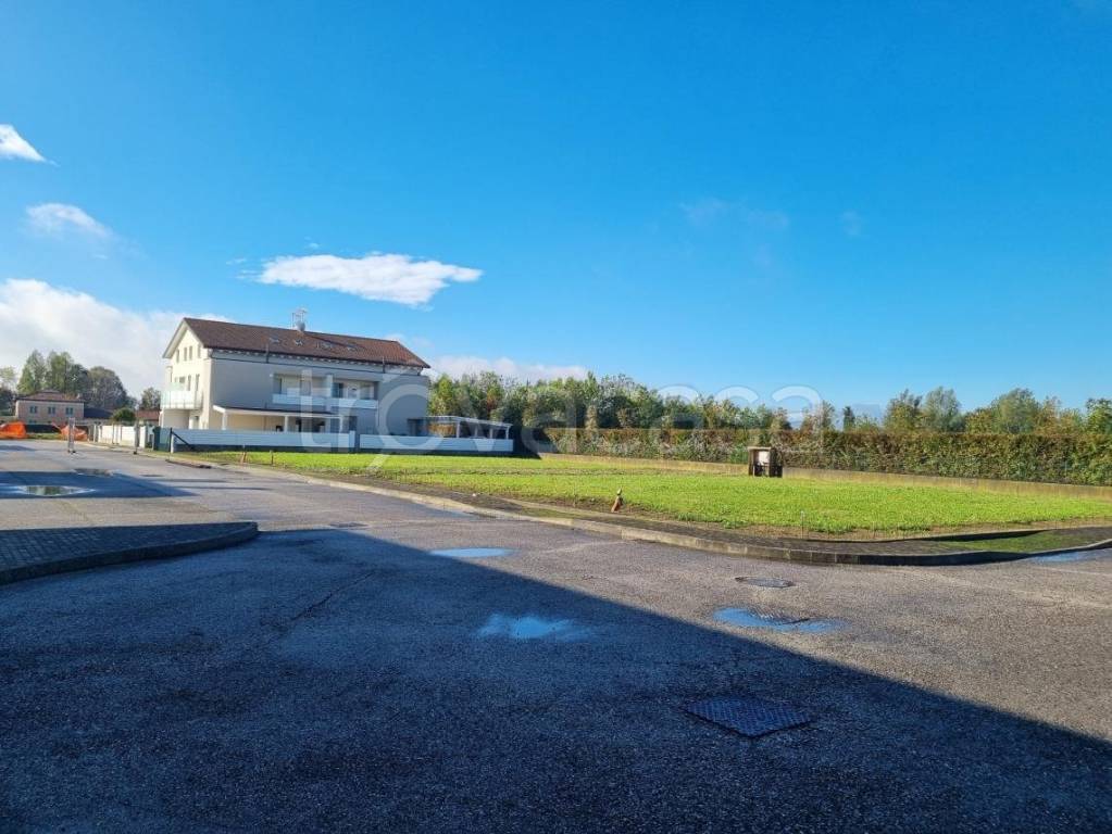 terreno edificabile in vendita a Santa Maria di Sala in zona Caltana