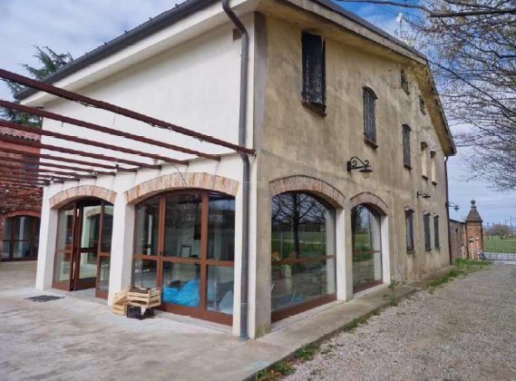 casa indipendente in vendita a Santa Maria di Sala in zona Stigliano