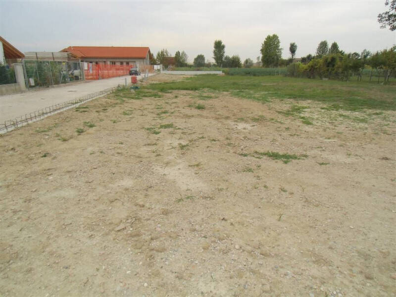 terreno edificabile in vendita a Santa Maria di Sala in zona Sant'Angelo