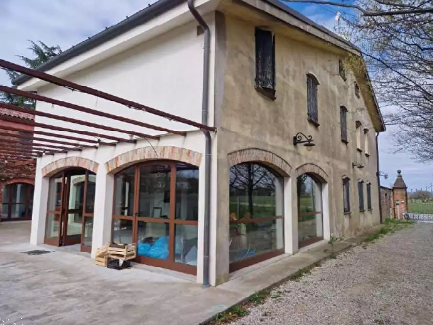 negozio in vendita a Santa Maria di Sala in zona Stigliano