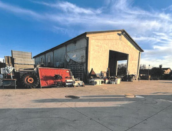 locale di sgombero in vendita a Santa Maria di Sala in zona Stigliano