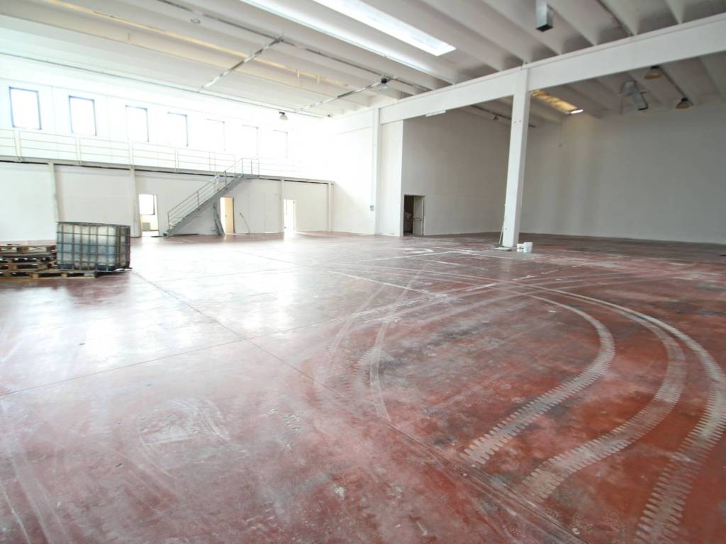 negozio in vendita a Santa Maria di Sala