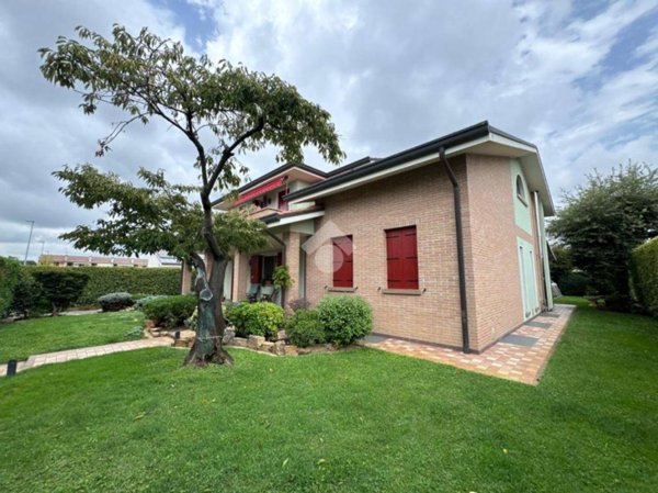 casa indipendente in vendita a Santa Maria di Sala in zona Caselle