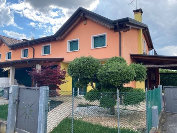 casa indipendente in vendita a Santa Maria di Sala