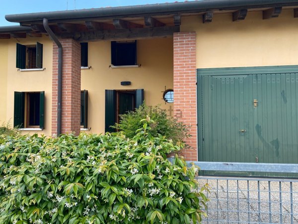 casa indipendente in vendita a Santa Maria di Sala in zona Caselle