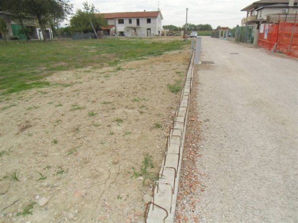 terreno edificabile in vendita a Santa Maria di Sala in zona Sant'Angelo