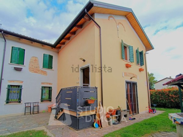 casa indipendente in vendita a Santa Maria di Sala in zona Sant'Angelo