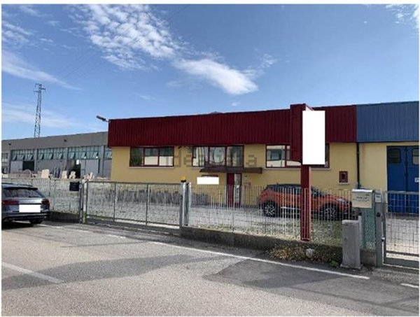 locale di sgombero in vendita a Santa Maria di Sala