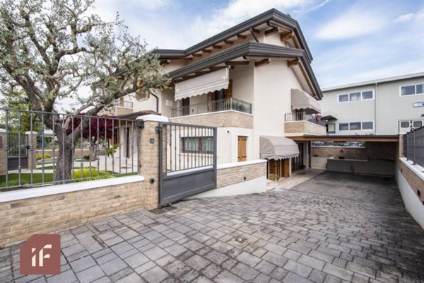 casa indipendente in vendita a Santa Maria di Sala in zona Caselle