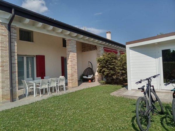 casa indipendente in vendita a Santa Maria di Sala in zona Caselle