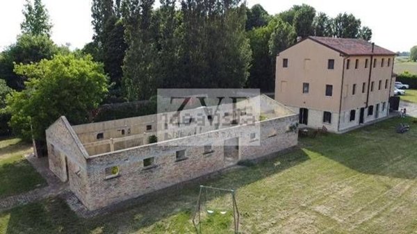 esavano in vendita a San Stino di Livenza in zona Biverone