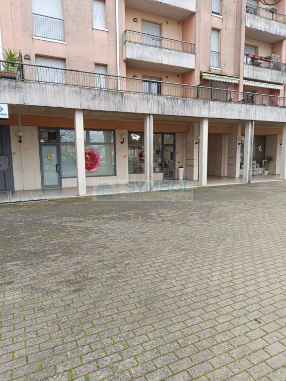 negozio in vendita a Scorzè in zona Peseggia