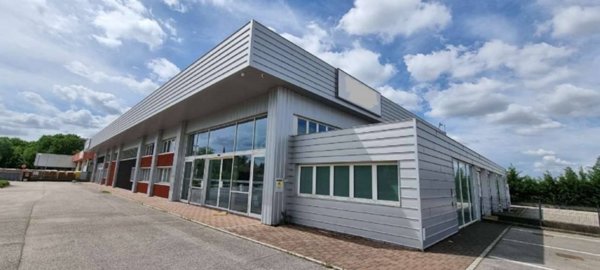 locale commerciale in vendita a Spinea