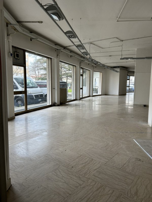 locale commerciale in vendita a Spinea