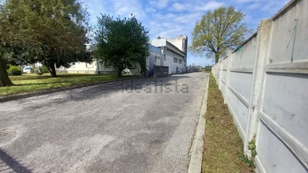 locale di sgombero in vendita a Spinea