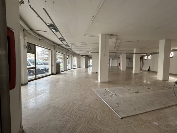 locale commerciale in vendita a Spinea