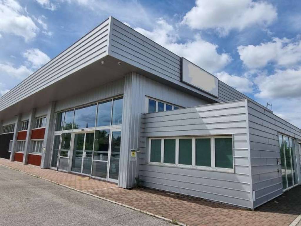 locale commerciale in vendita a Spinea