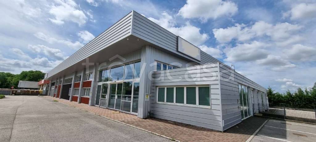 locale commerciale in vendita a Spinea