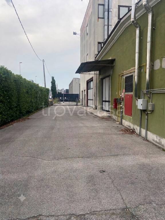 locale commerciale in vendita a Spinea