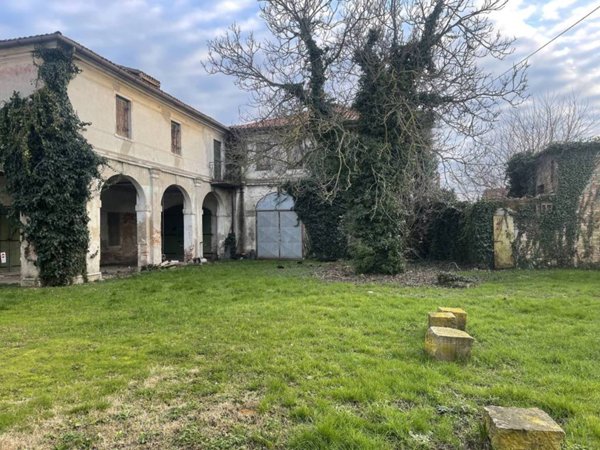 negozio in vendita a Stra in zona Paluello