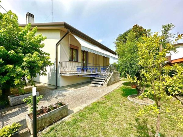 casa indipendente in vendita a Stra in zona Paluello