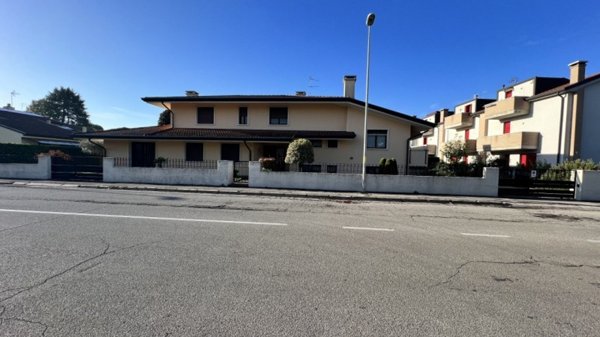 casa indipendente in vendita a Stra
