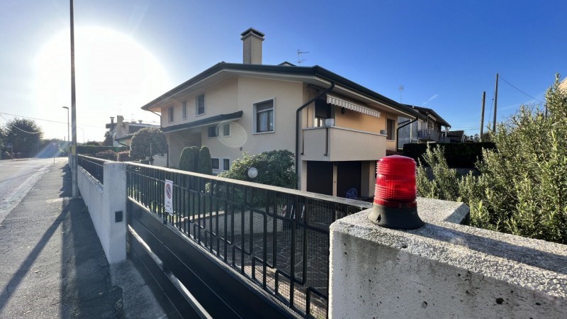 casa indipendente in vendita a Stra