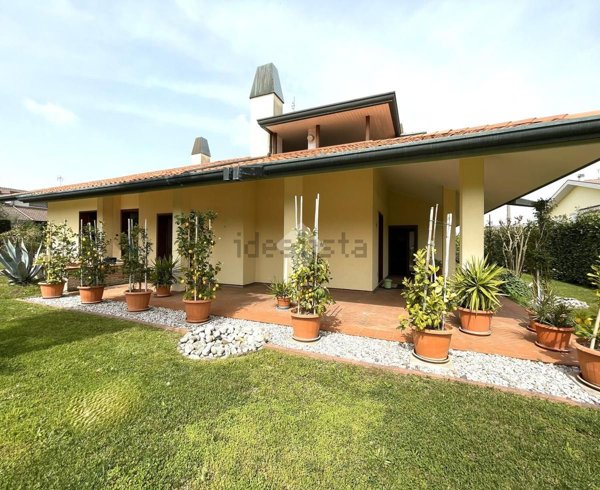 casa indipendente in vendita a Stra in zona San Pietro