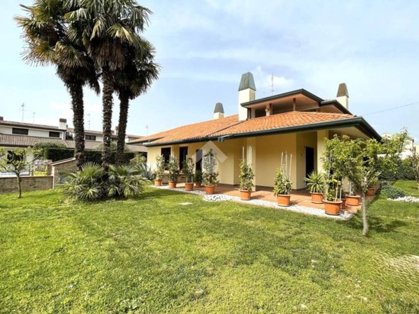 casa indipendente in vendita a Stra in zona San Pietro