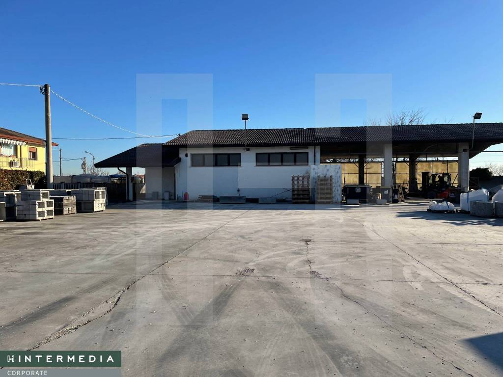locale commerciale in vendita a Stra