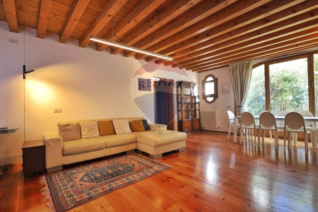 casa indipendente in vendita a Stra in zona Paluello