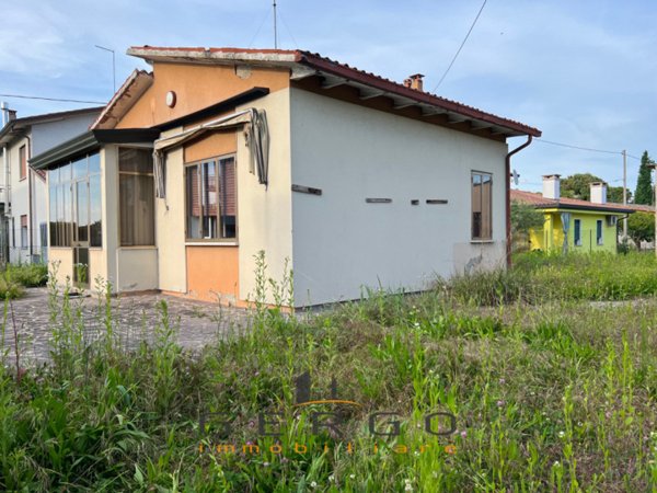casa indipendente in vendita a Stra