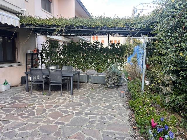 casa indipendente in vendita a Stra