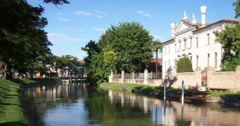 casa indipendente in vendita a Stra
