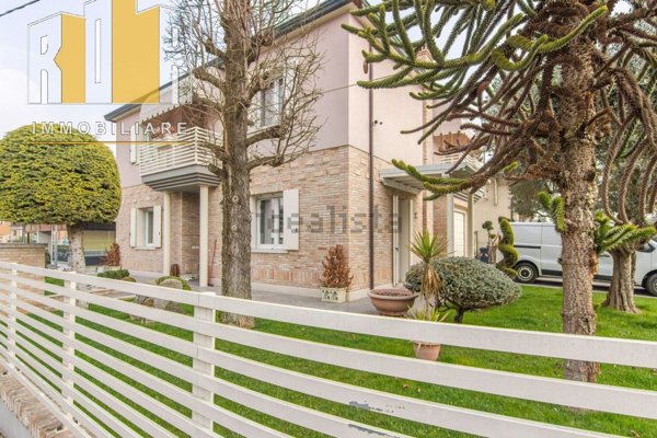 casa indipendente in vendita a Stra