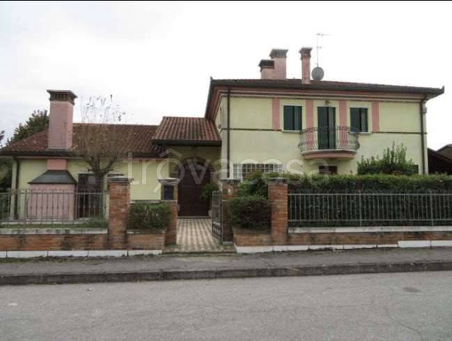 casa indipendente in vendita a Stra