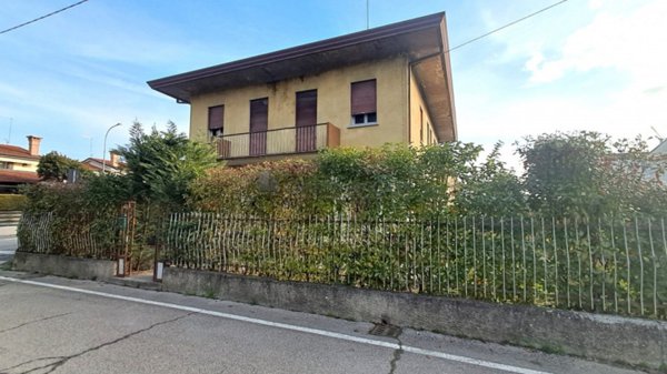 casa indipendente in vendita a Stra in zona San Pietro