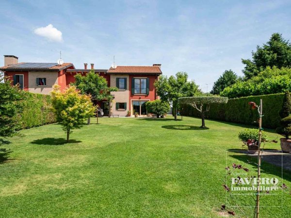 casa indipendente in vendita a Stra in zona Paluello