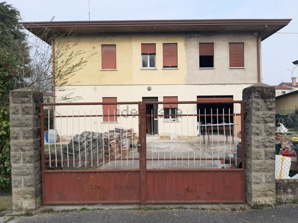 casa indipendente in vendita a Stra in zona San Pietro